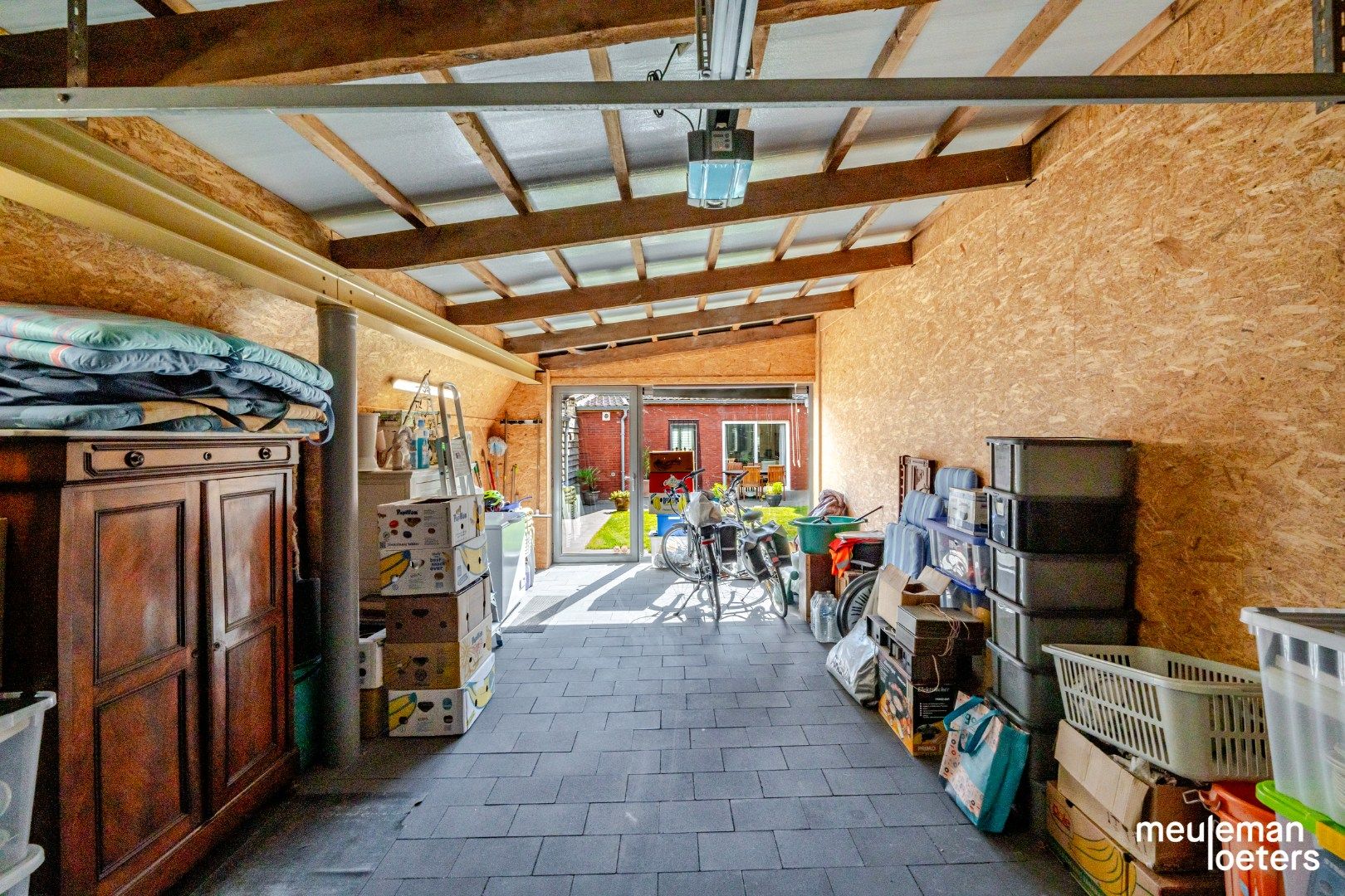 Instapklare woning met tuin en garage foto 16