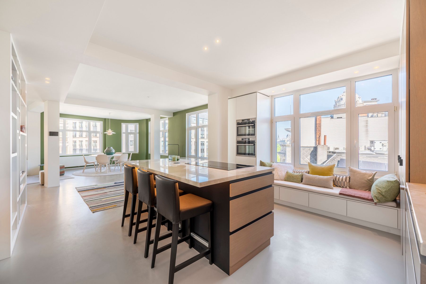 Luxueus gerenoveerd appartement in befaamde Meirbuilding foto {{pictureIndex}}