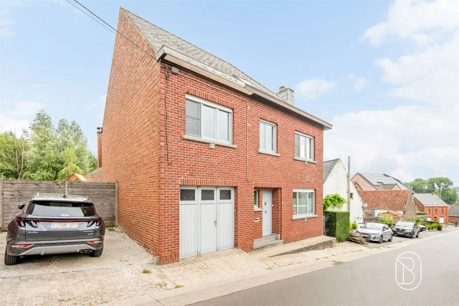 Ruime te renoveren woning met 4slk & tuin op de Valkenberg foto 3