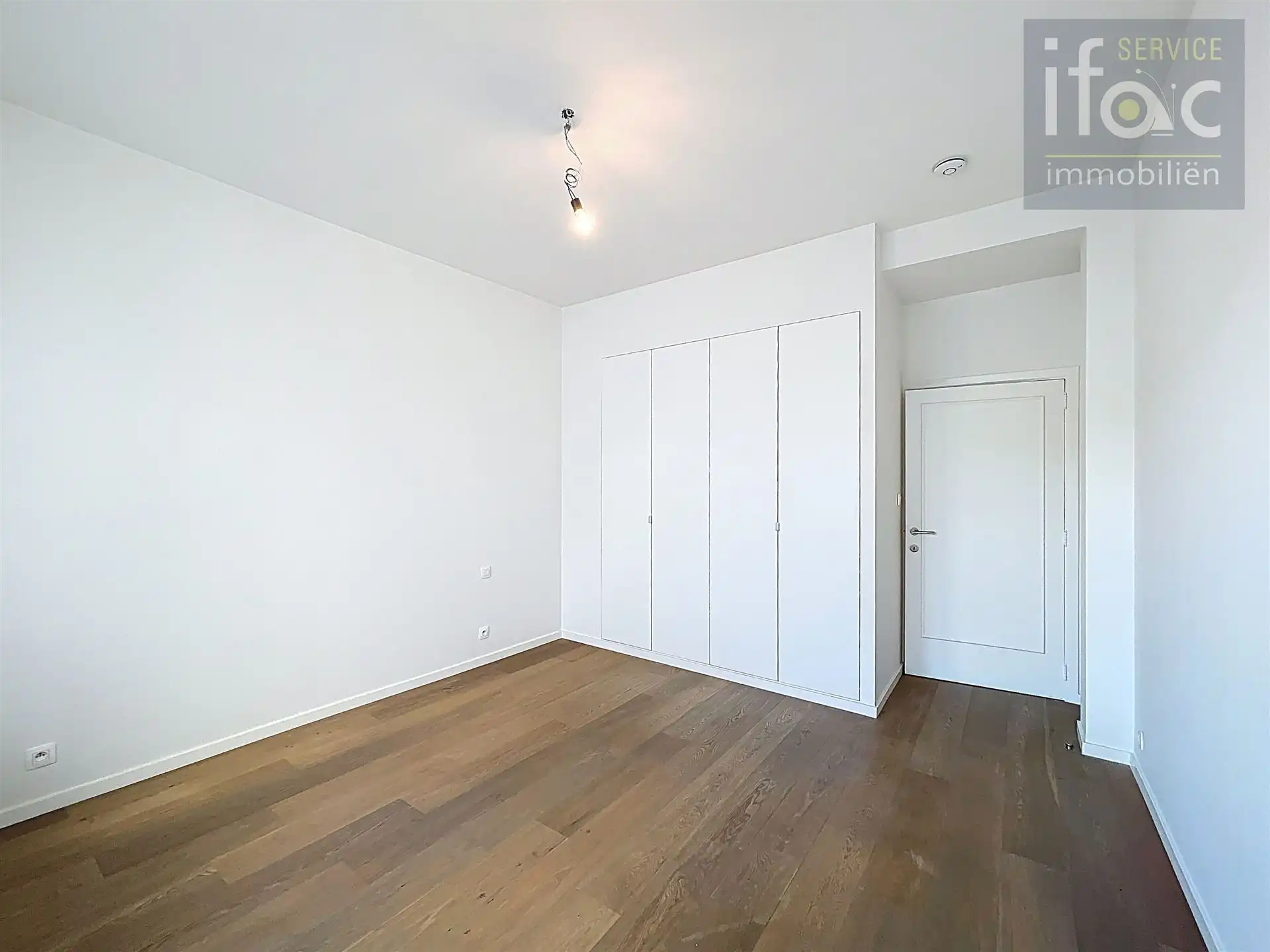 Ruim appartement van (110m²) met terras  foto 10