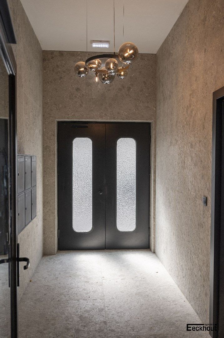 Instapklaar handelspand in de klassevolle vernieuwbouw 'Residentie Derycker'. foto 5