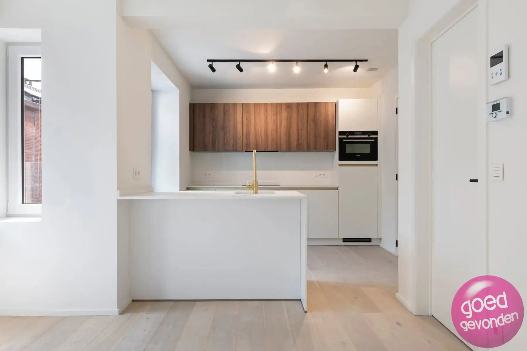 NIEUW APP - 1of2 SLK - TERRAS - KELDER - CENTRUM - GEEN BTW foto 4