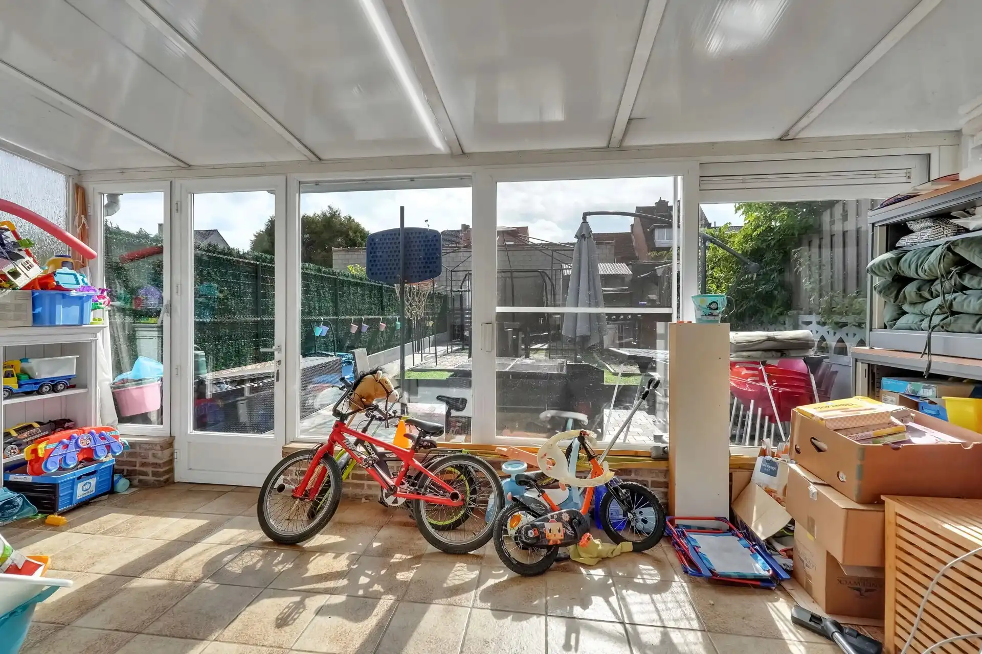 Ruime woning in rustige woonwijk foto 19