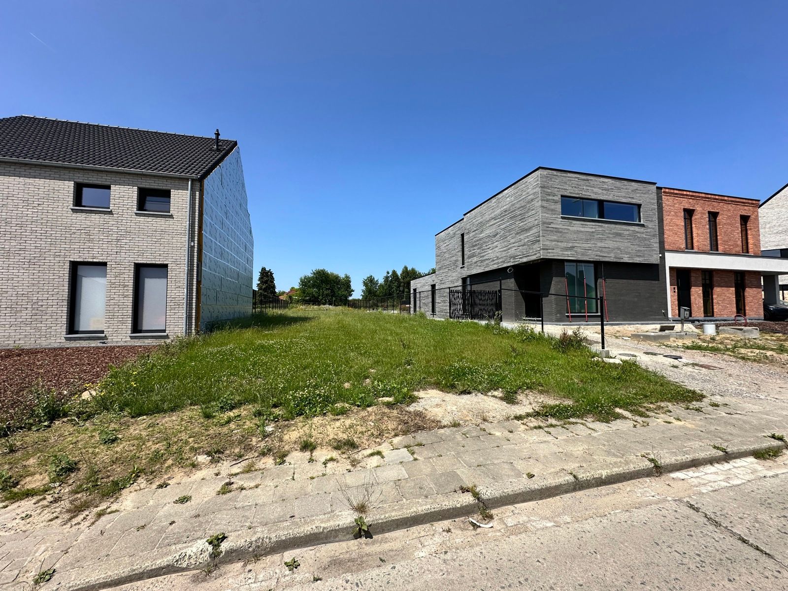 TE KOOP - bouwgrond voor halfopen bebouwing op 500m² foto 5