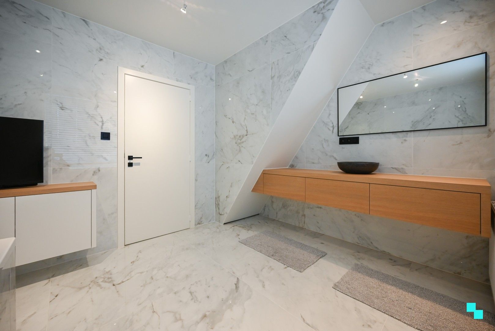 Ruim magazijn met kantoorruimtes en woonst te Lendelede foto 21