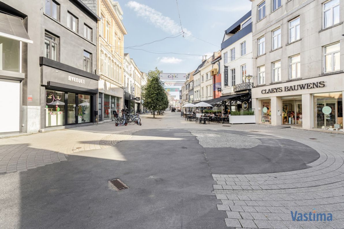 Handelszaak met ruime werk- en opslagplaats in Aalsterse winkelstraat foto 3