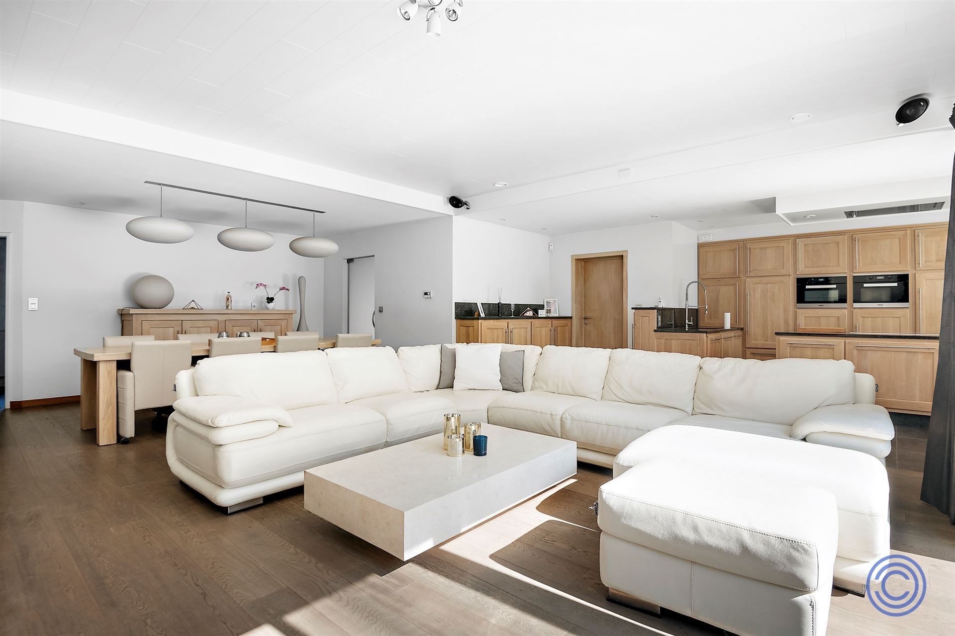 Magazijn ca. 466m² + luxueuze woning ca. 367m²! foto 7