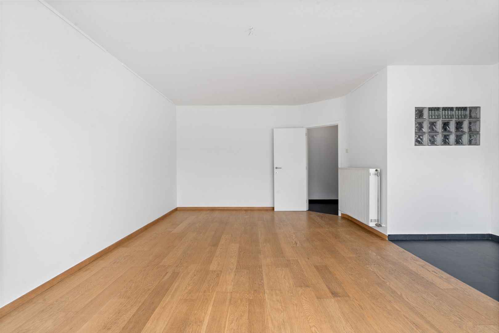 Instapklaar appartement met 2 slaapkamers te Mariakerke foto 2