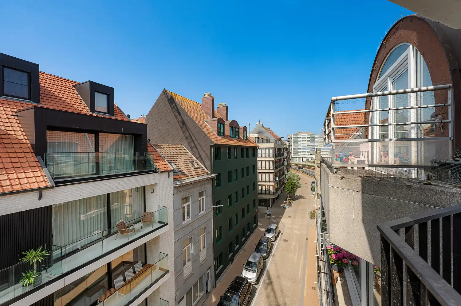 Vernieuwd en energiezuinig appartement vlakbij de Zeedijk foto 6