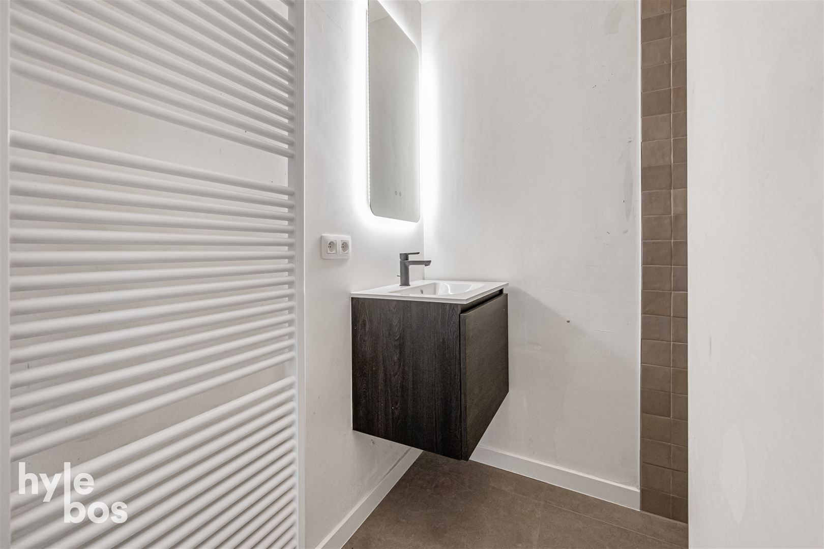 Gerenoveerd appartement met garage in gezellige woonwijk foto 9