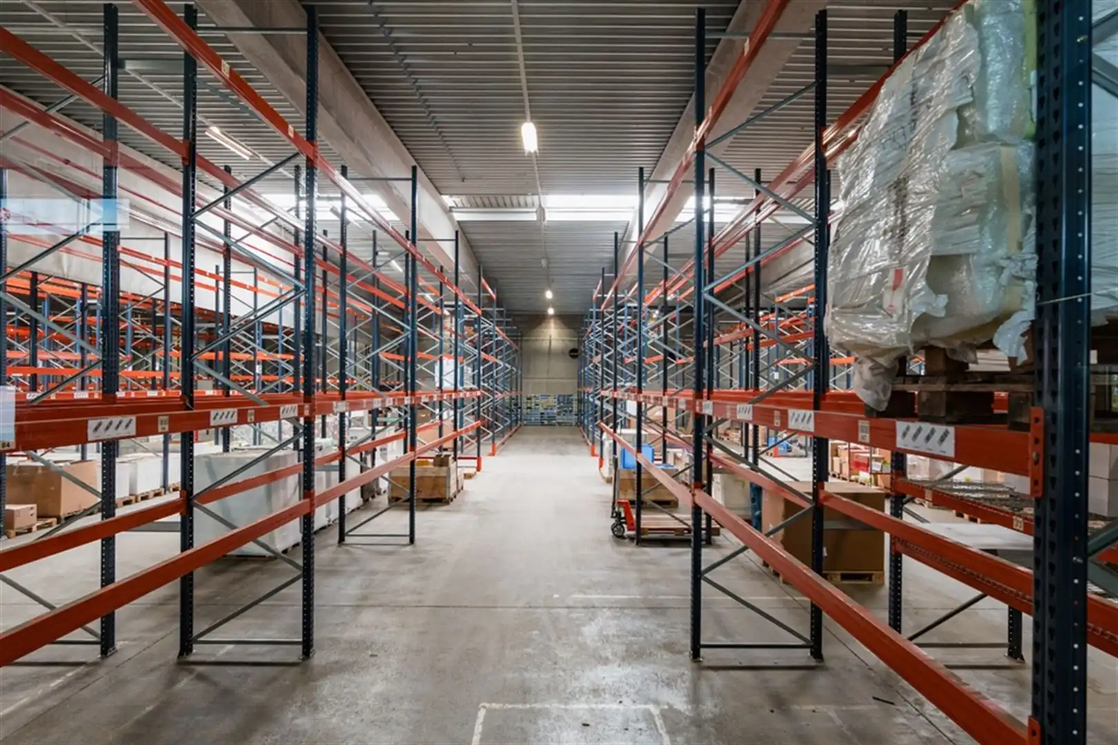 Polyvalent bedrijfsgebouw foto 38