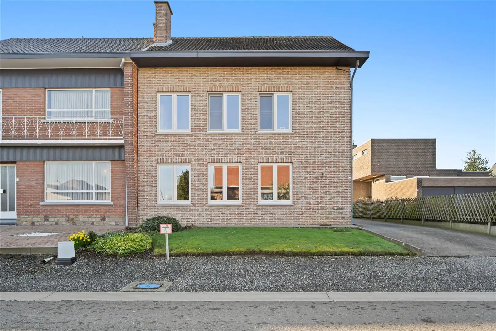 Te koop: ruime halfopen bebouwing met 3 slaapkamers op 6a in Rijkel!  foto {{pictureIndex}}