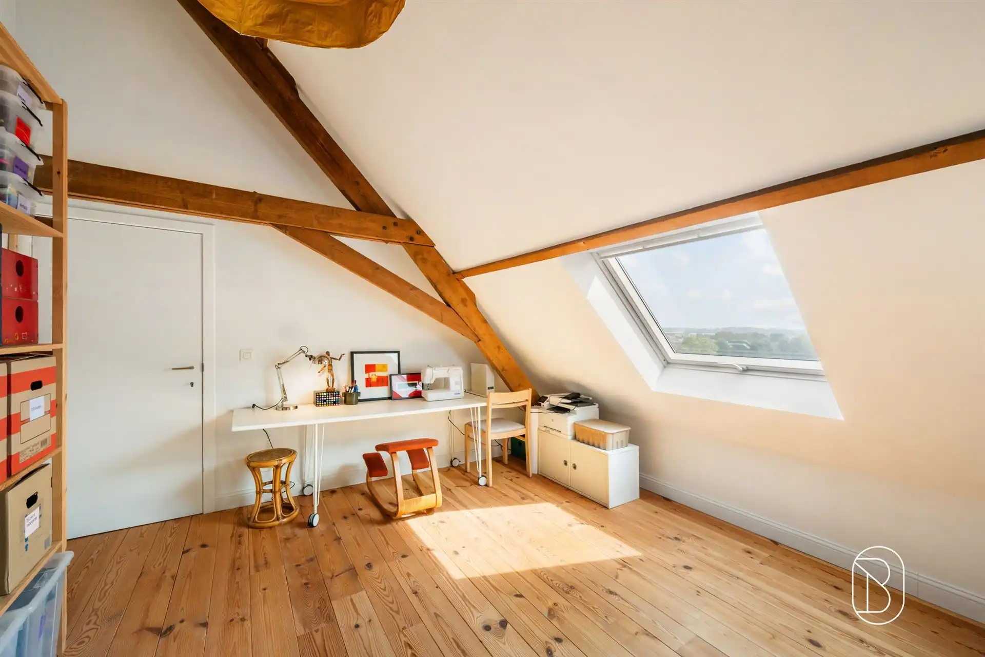 Smaakvol gerenoveerde woning met 4 slpk en gezellige tuin foto 24