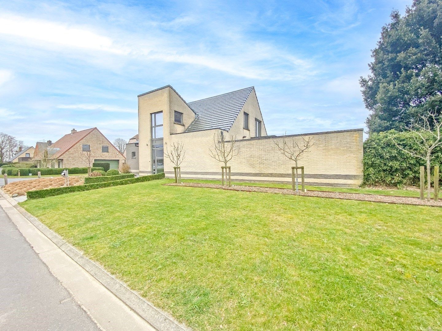 Ruime en lichtrijke villa te rustige woonwijk. foto 10