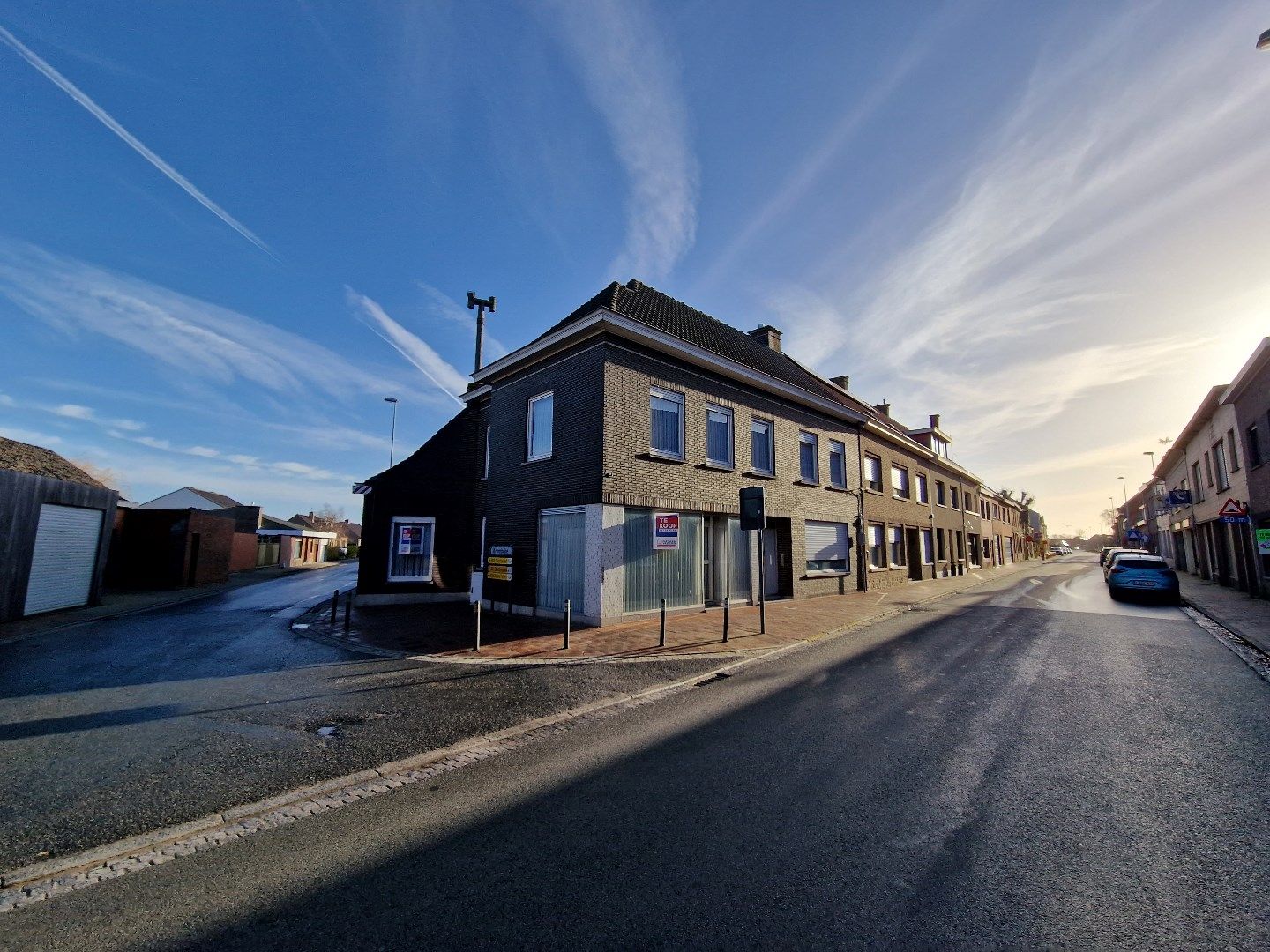 Hoofdfoto van de publicatie: ROESBRUGGE - Ruime, statige woning voorzien van 5 slaapkamers en ruime bijgebouwen op een perceel van 844m².