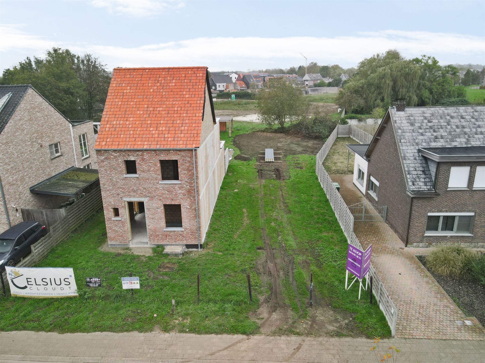 Perceel bouwgrond (650 m2) voor half open bebouwing niet ver van het centrum foto 5