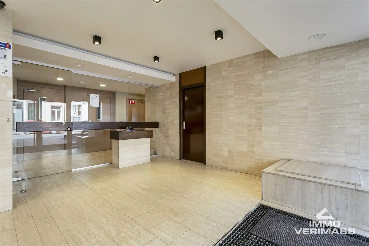 Lichtrijke studio met terras te huur in Leuven centrum! foto 2