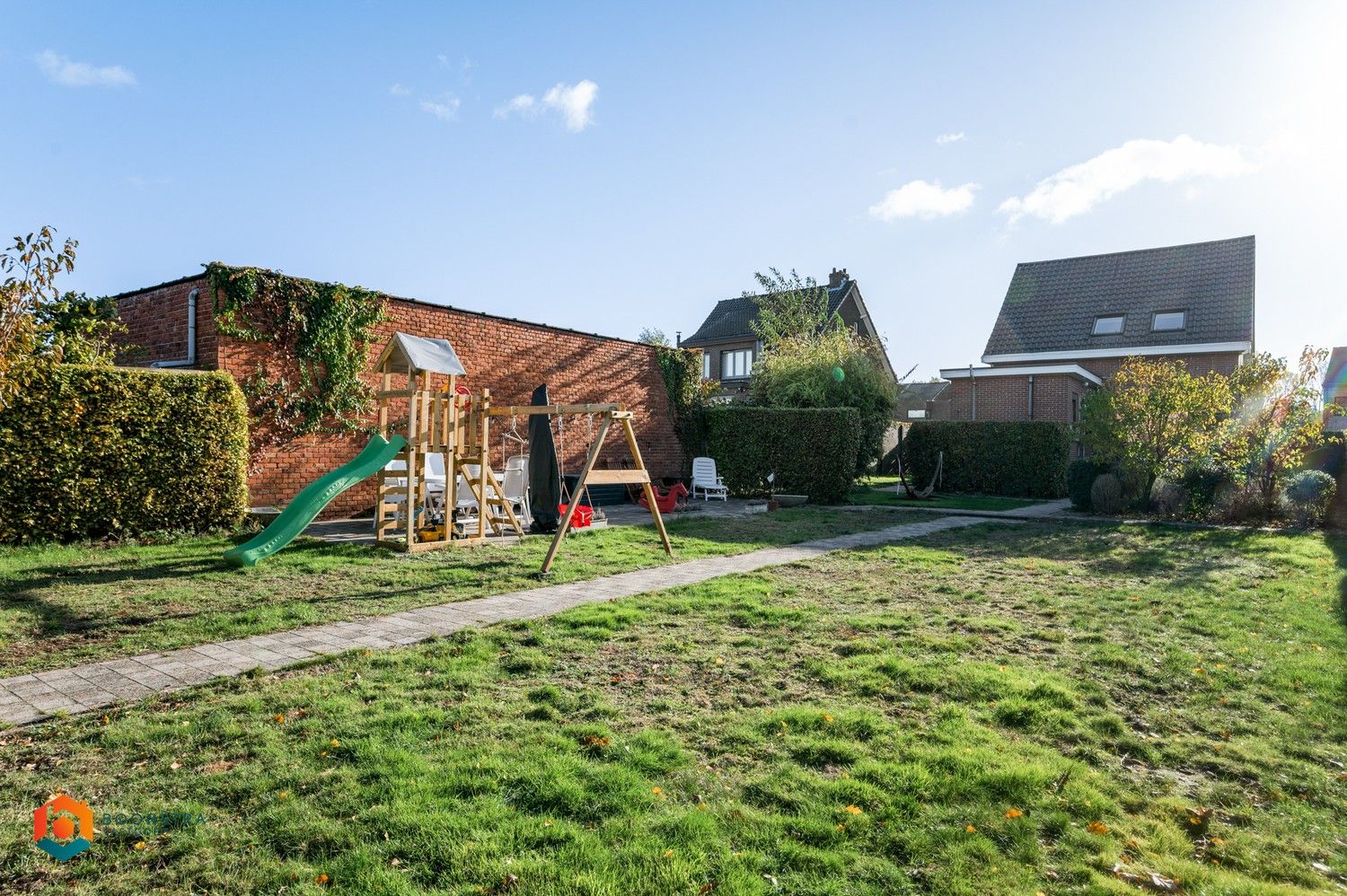 Instapklare woning met 2 slpkrs, tuin, garage en carport te Emblem foto 15