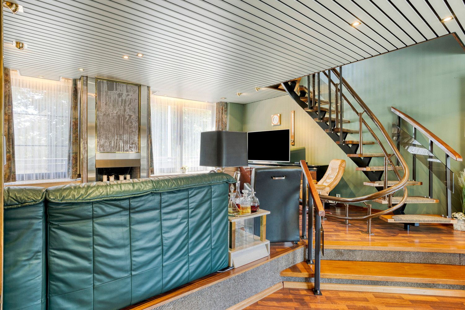 Unieke woning aan het Mertensplein met grote garage, 2 terrassen en tuin! foto 9