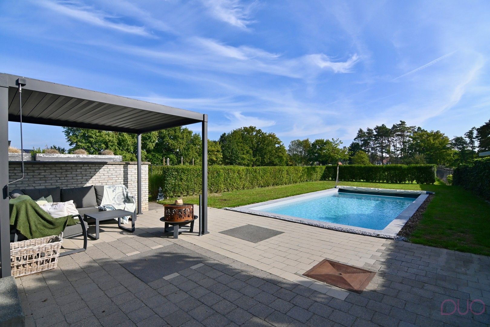 Knappe instapklare villawoning met vijf slaapkamers, verwarmd zwembad op 21a59ca foto 5