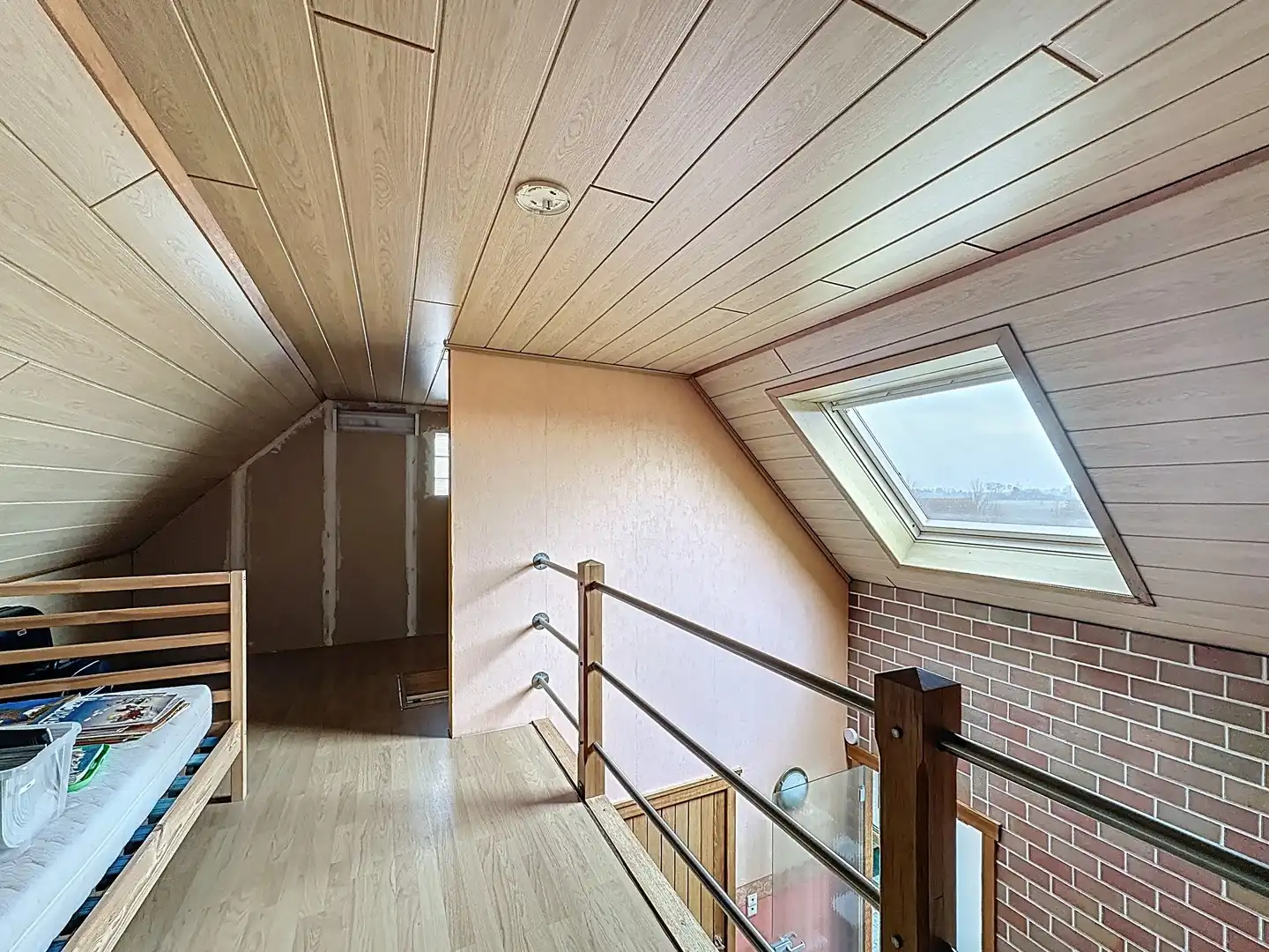 Zeer ruime villa met 4 slaapkamers, grote tuin  (869m²) en volledig onderkelderd. foto 13