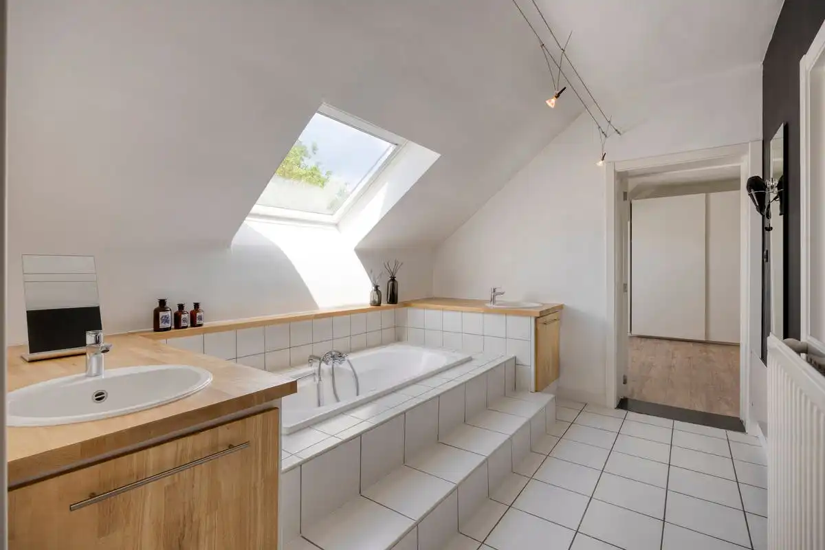Karaktervolle viergevel woning op 24 are in Grimbergen – wonen en werken op toplocatie foto 37