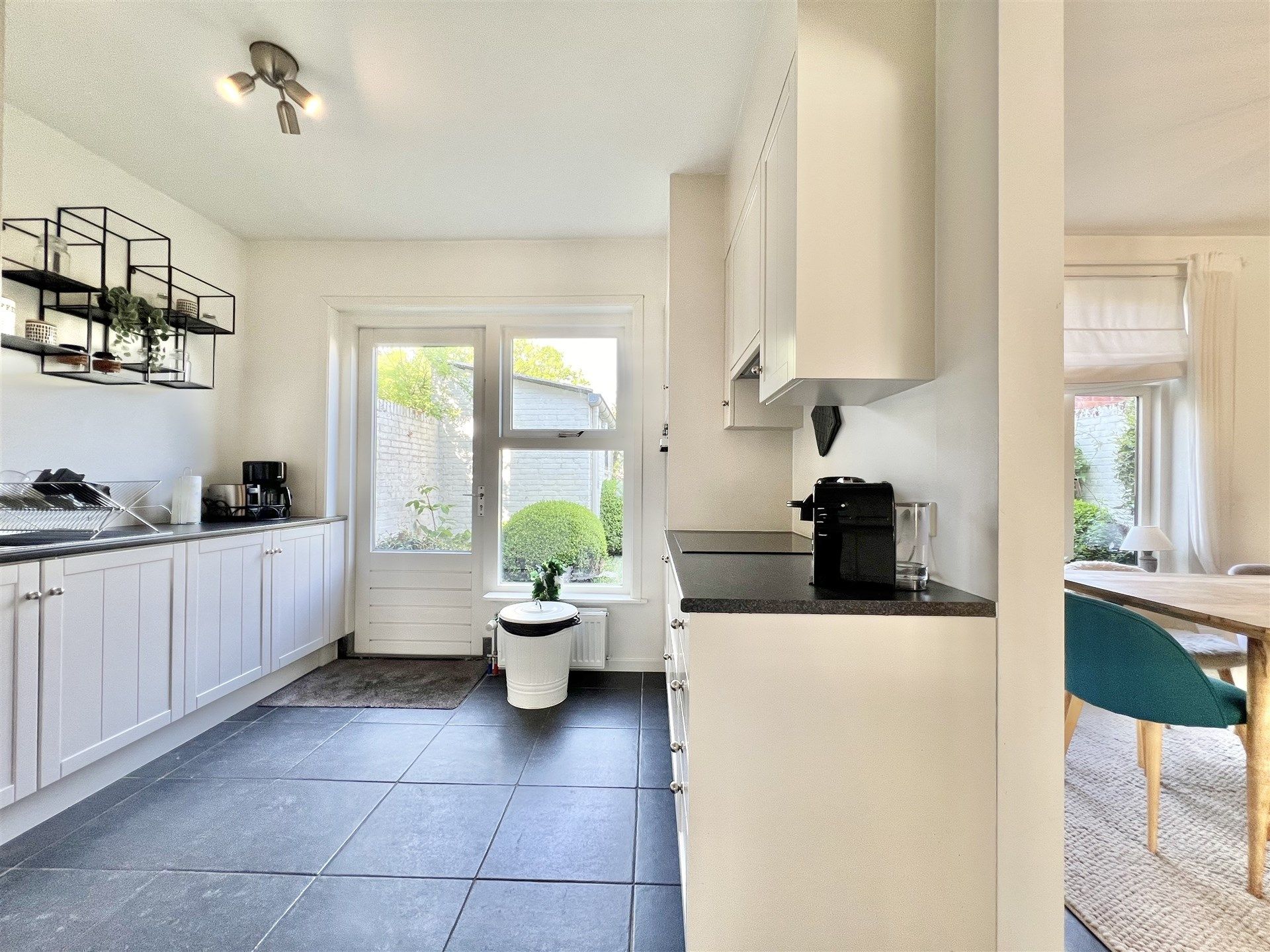 Charmante woning met drie slaapkamers en tuin foto 7