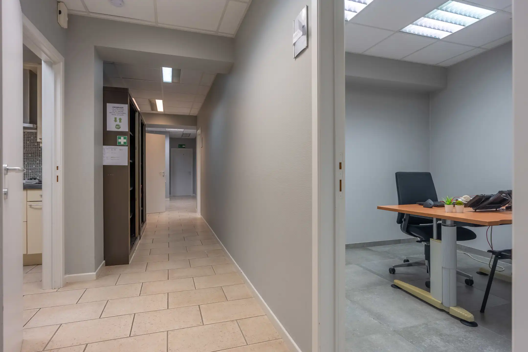 Centraal gelegen kantoorruimten (totaal ± 285m²!) te Turnhout. foto 24