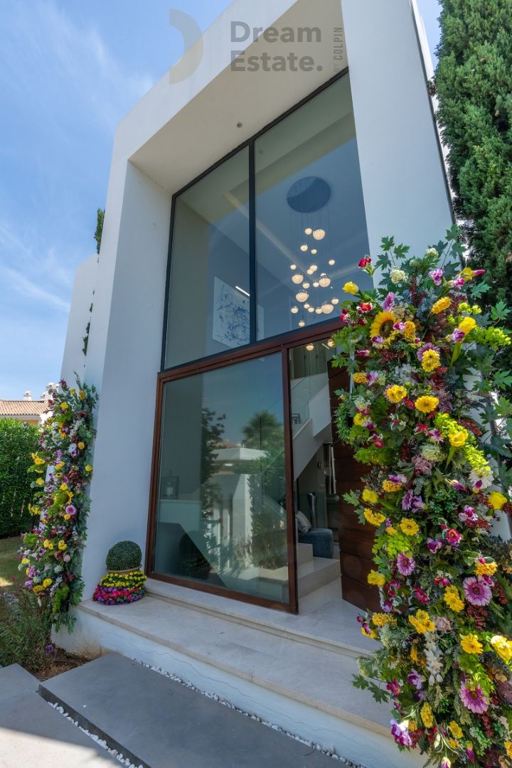 Moderne villa in de wijk El Paraiso, Estepona. foto 3