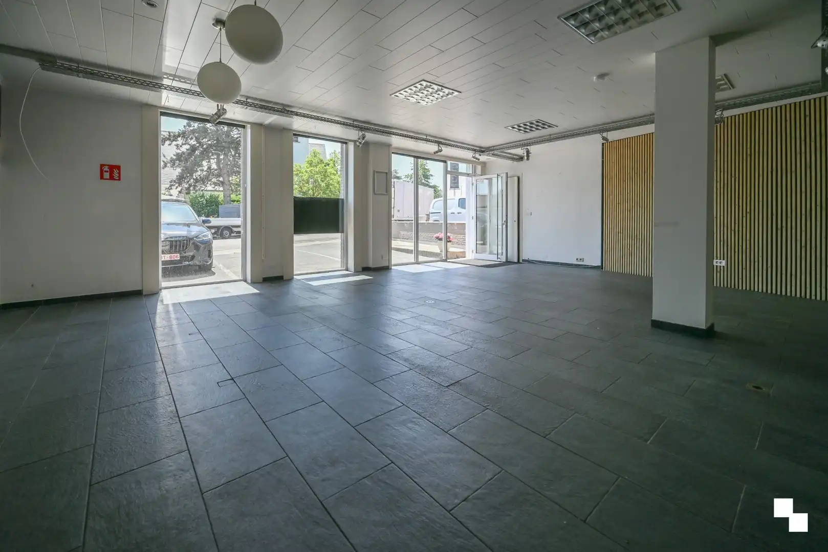 Uiterst goed gelegen commerciële ruimte te Bosmolens foto 6