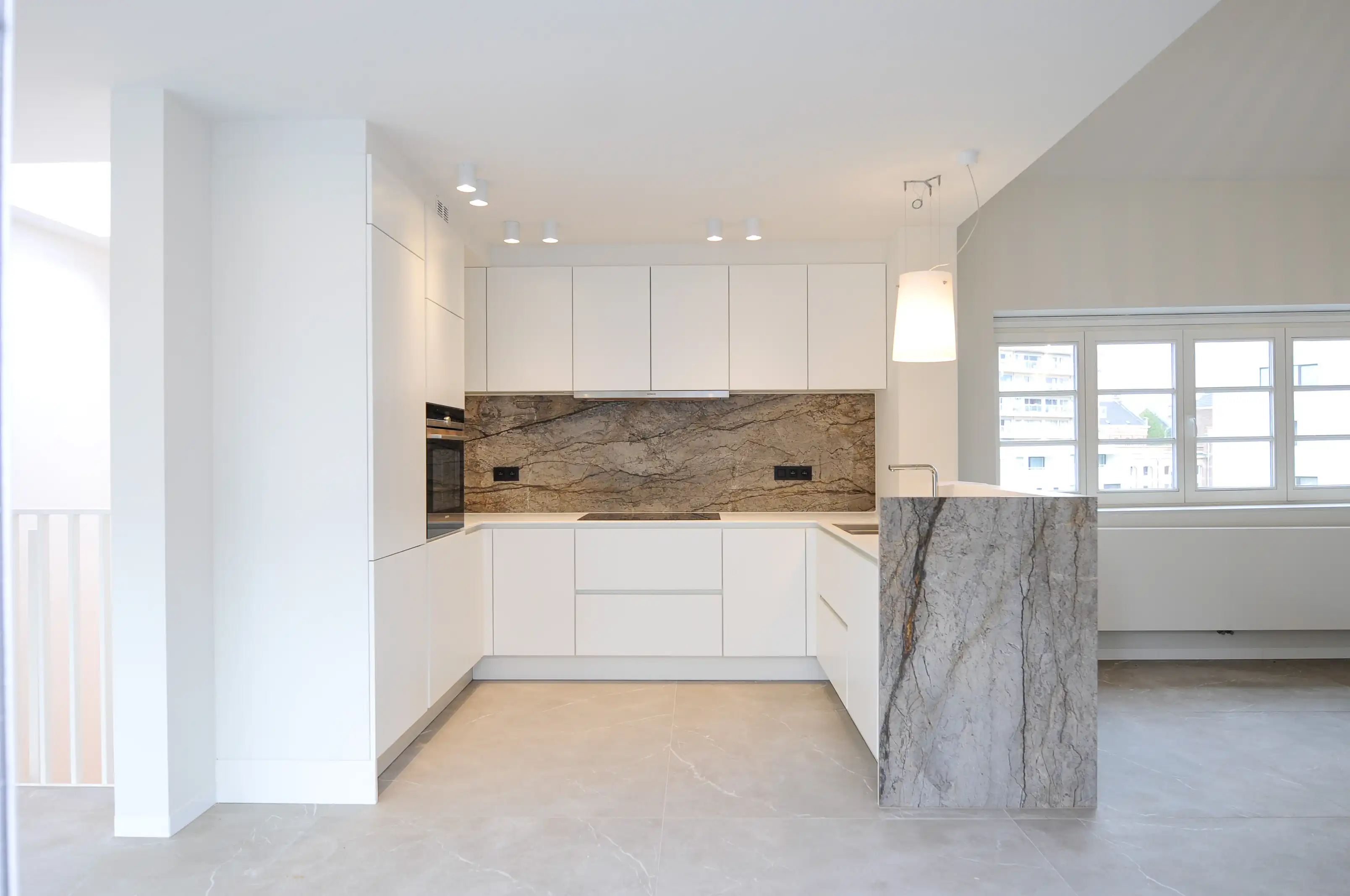 Ruime woning met groot terras foto 11