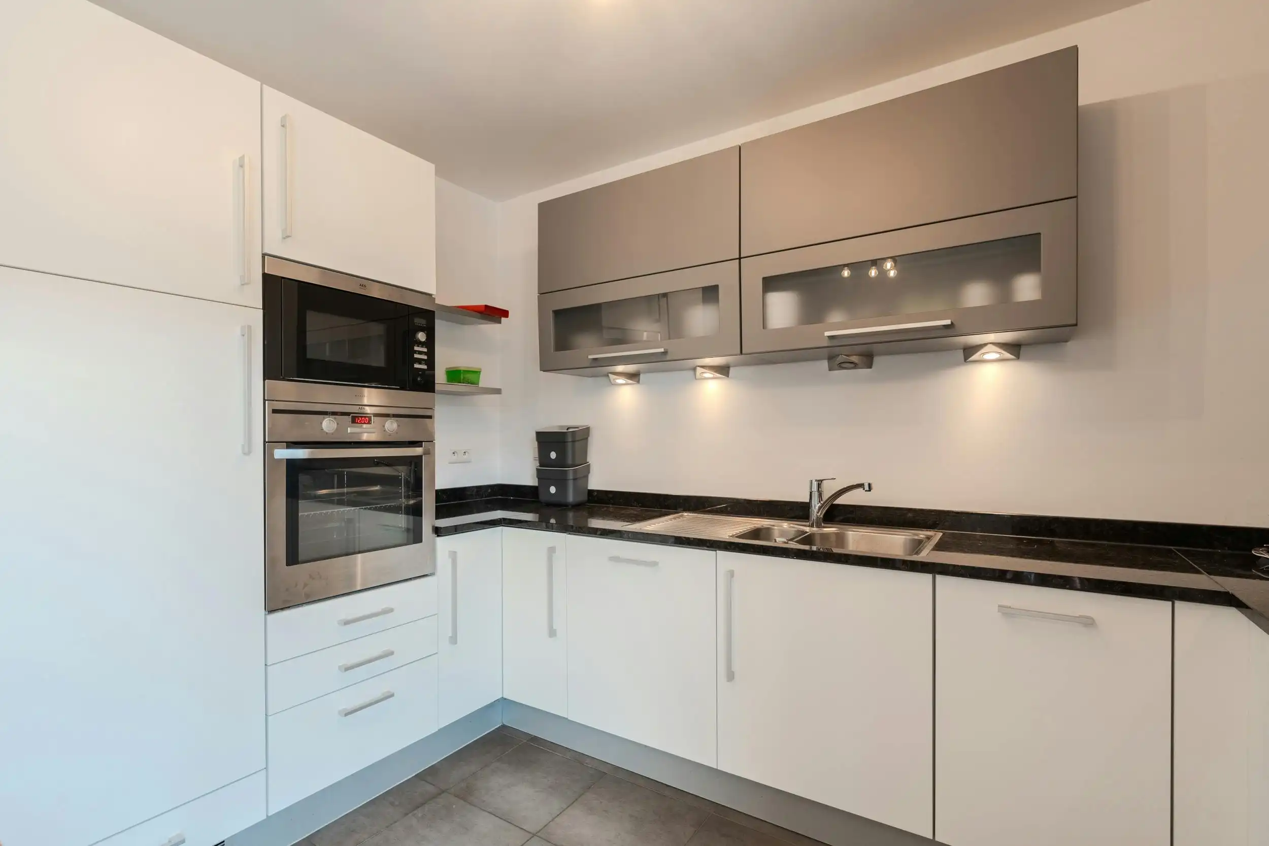 Bel-étage woning met 4 slaapkamers, garage en tuin!  foto 14