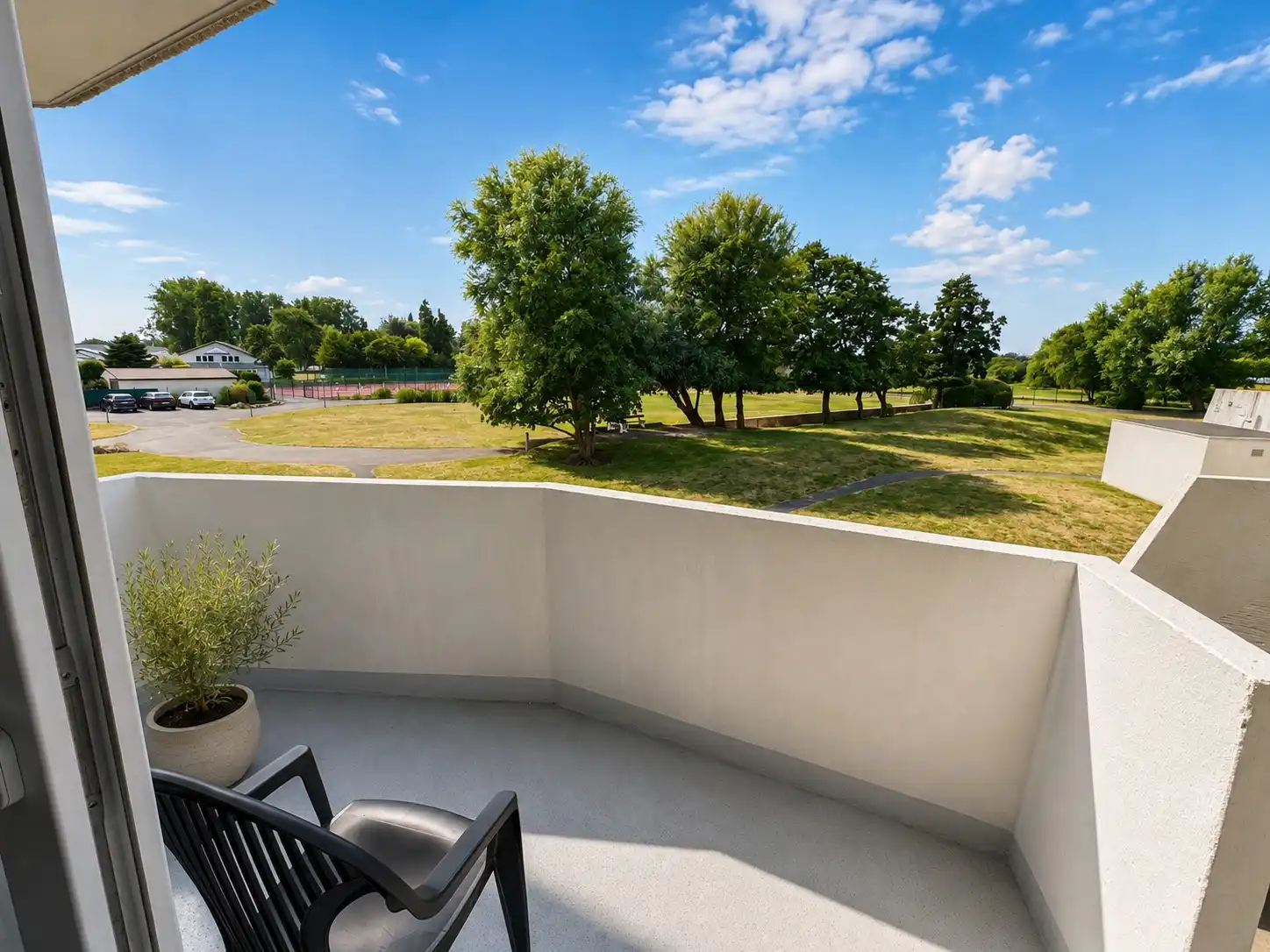 Appartement te koop gelegen in Park Atlantis te Vosseslag-De Haan. foto 2