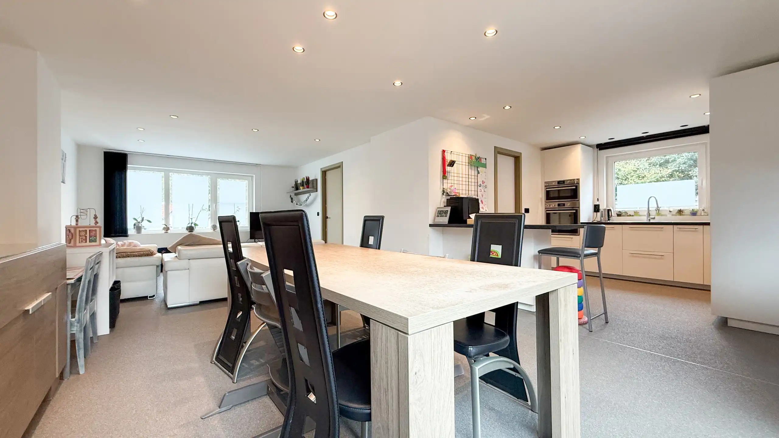 Gerenoveerde woning met veel ruimte en 6 slaapkamers! foto 8
