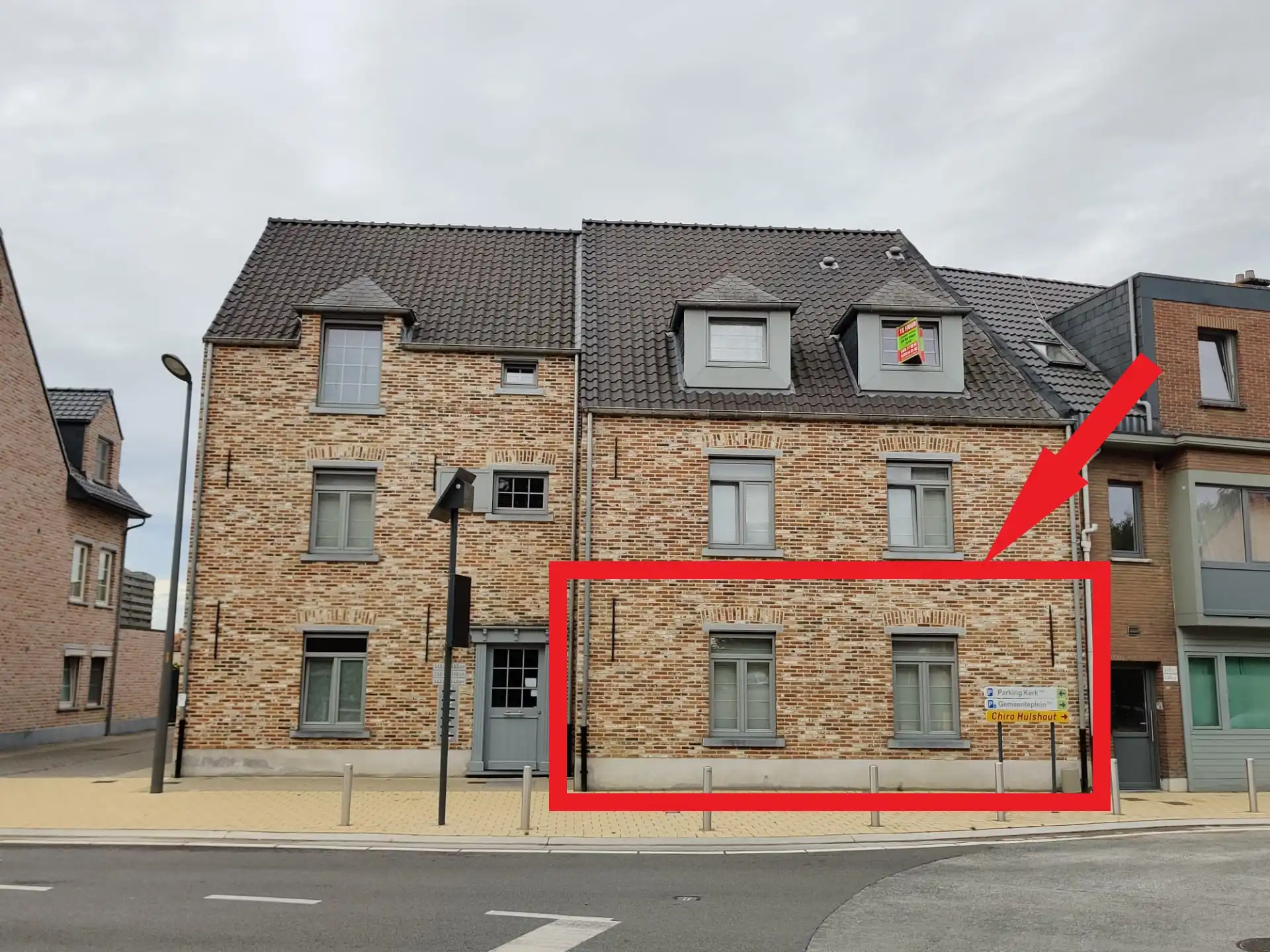 Ruim gelijkvloersappartement met 2 slaapkamers foto {{pictureIndex}}