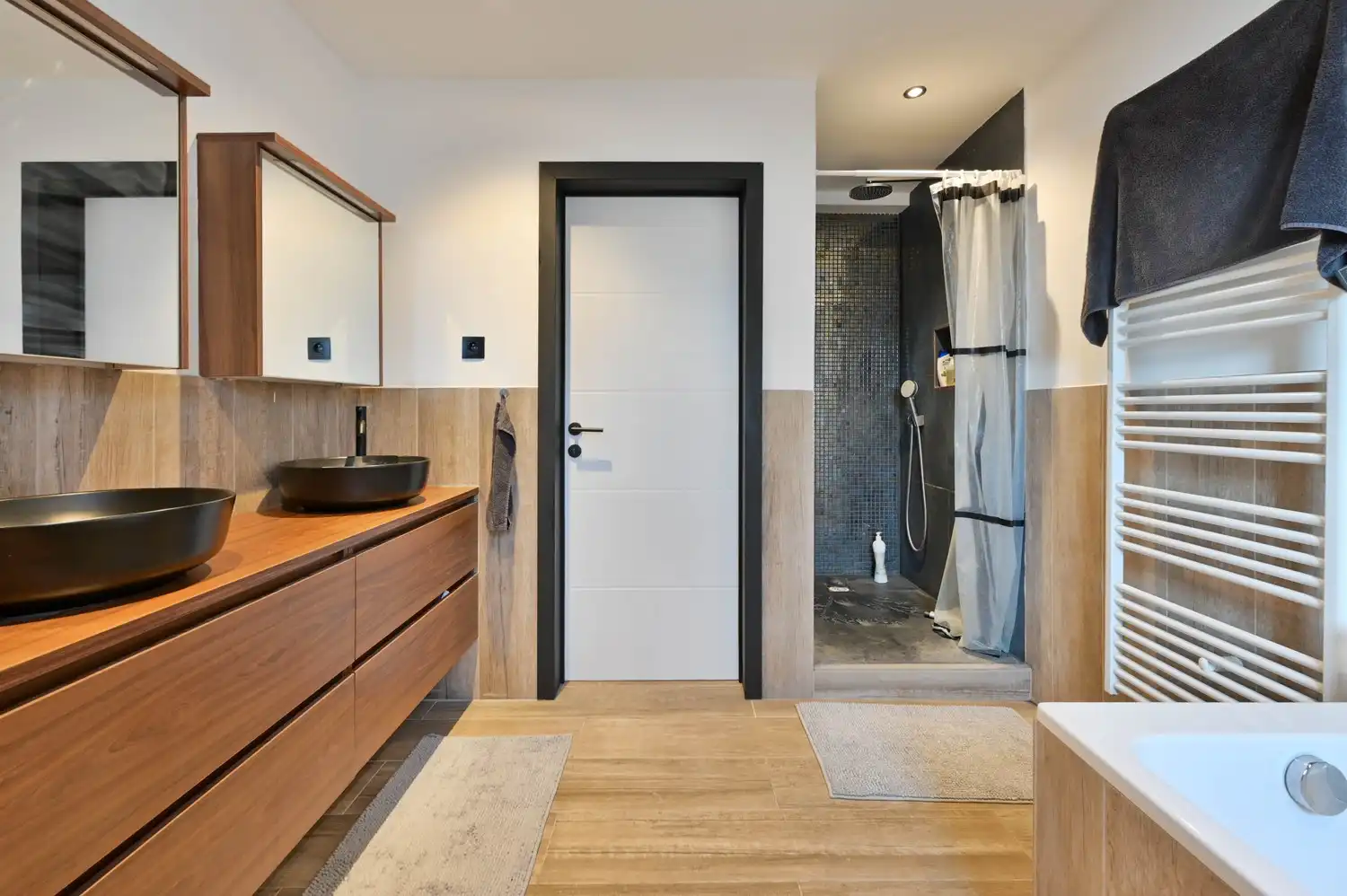 Prachtig gerenoveerde villa woning, gelegen in een rustige straat met bijgebouw 500m² foto 13