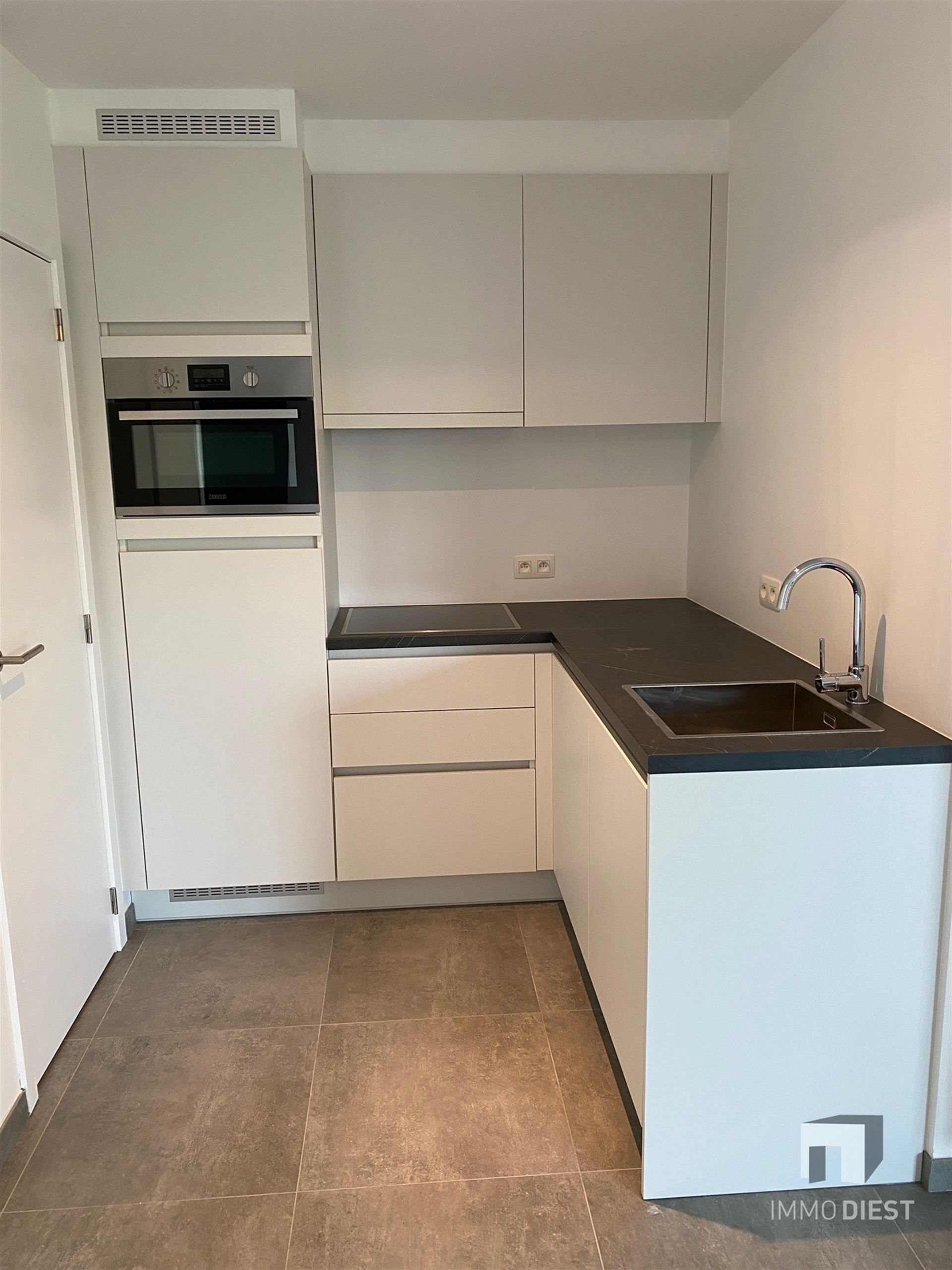 Modern gelijkvloers appartement foto 7