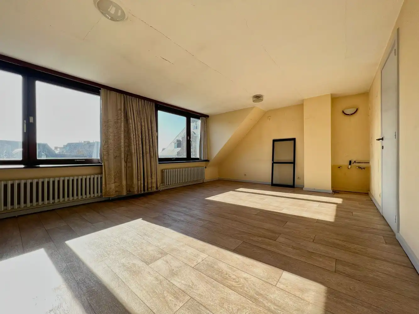 Heel ruim appartement (4 slpks.) + terras in hartje Torhout foto 15