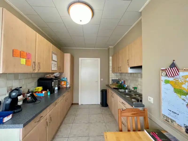 GELIJKVLOERS APPARTEMENT MET TWEE SLAAPKAMERS, TUIN EN GARAGE TE HUUR foto 5