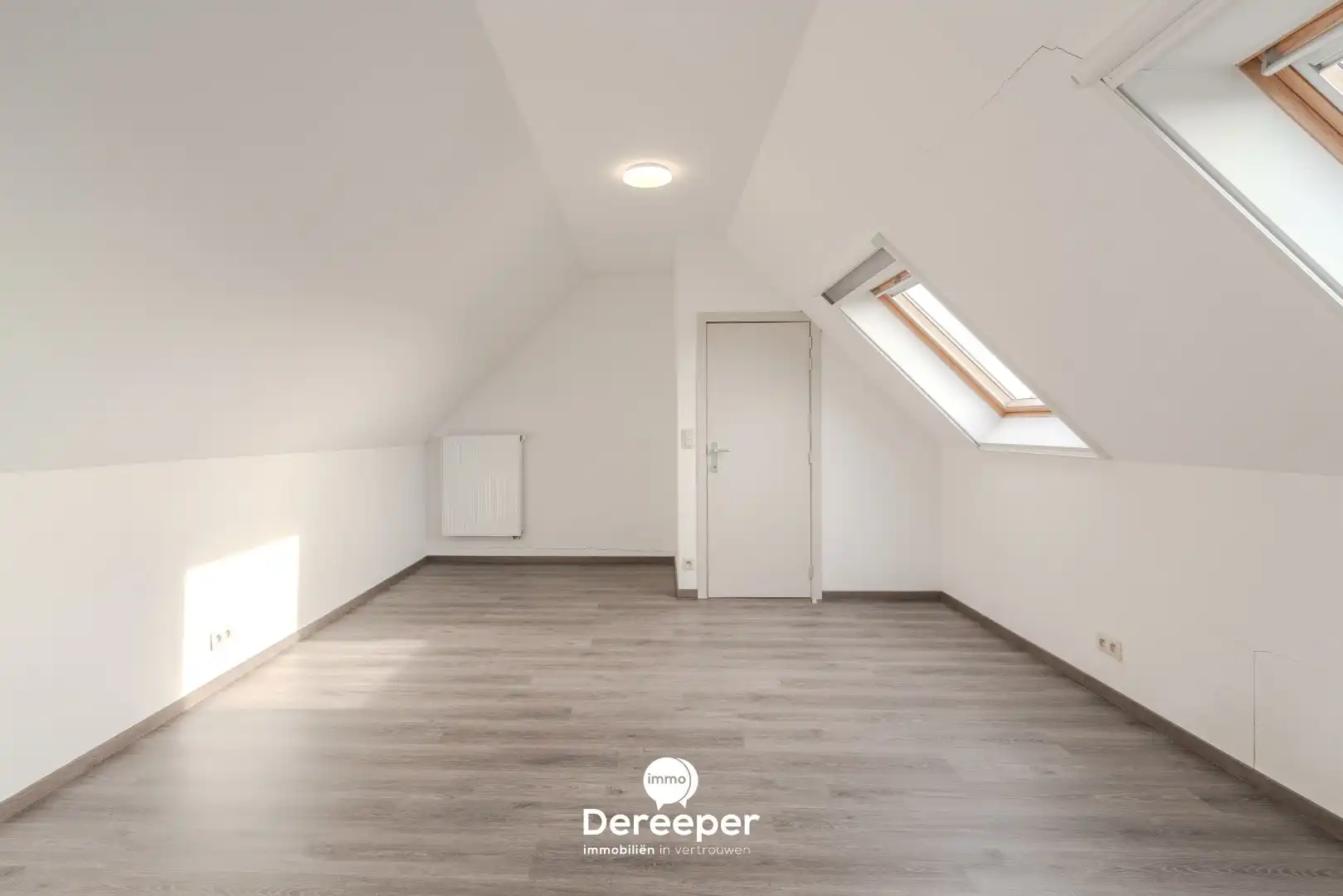 Modern en ruim duplexappartement met 3 slaapkamers in het centrum van Zerkegem foto 8