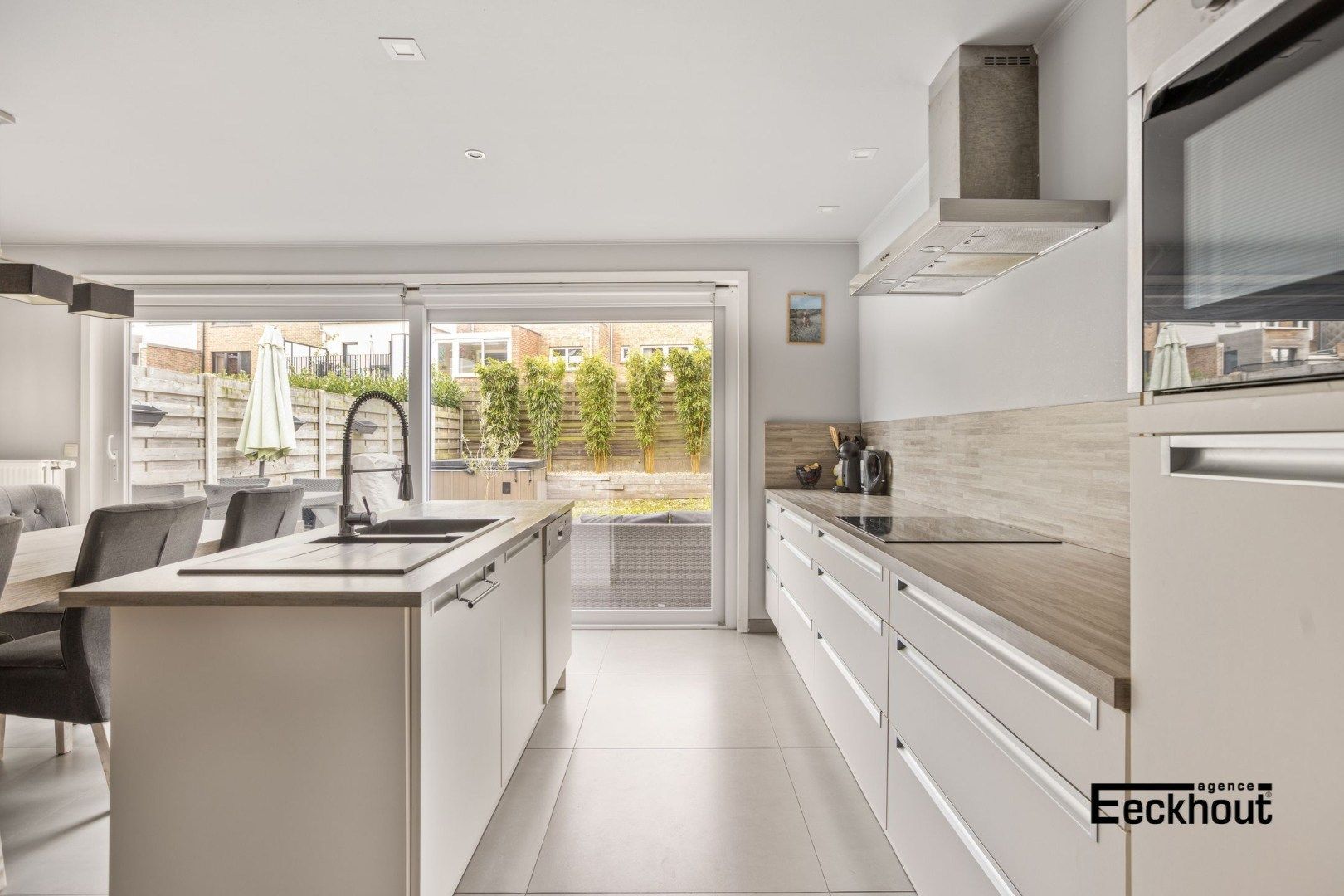 Instapklare, recente rijwoning met tuin & garage! foto 6