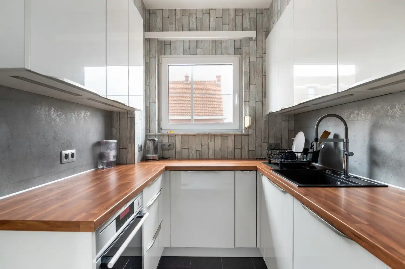 Instapklaar appartement met 2 slpk., balkon en garagebox foto 6
