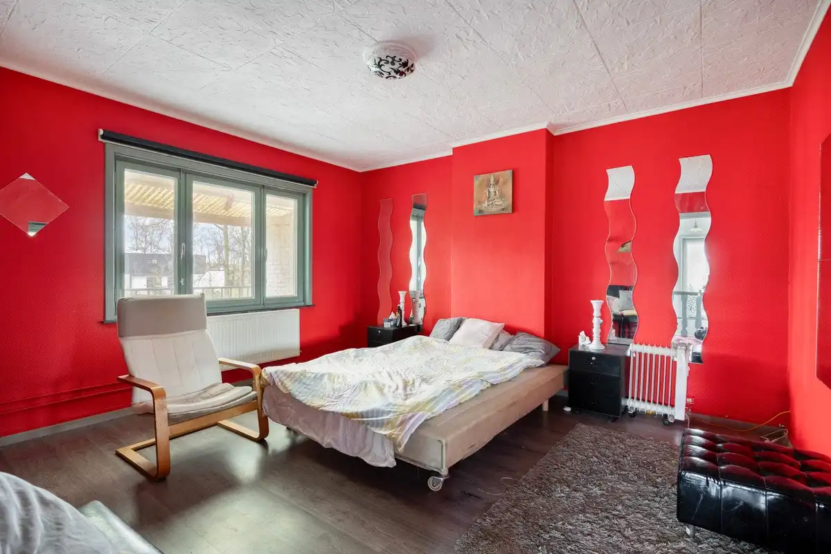 Ruime te renoveren woning met 3 slaapkamers op vlot bereikbare ligging (Genkersteenweg). foto 10
