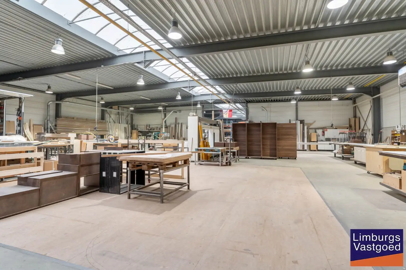 Industrieel gebouw,1.696m², met kantoren 120m² + appartement 120m², Genk-Zuid foto 12