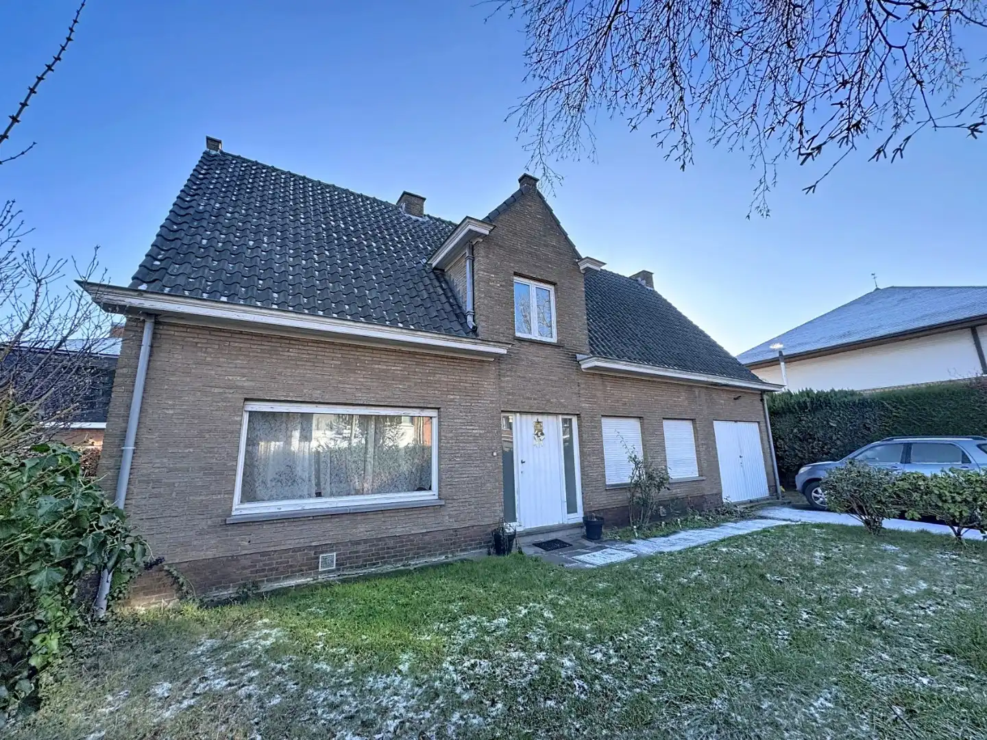 Statige villa met 4 slaapkamers en bureau foto 3