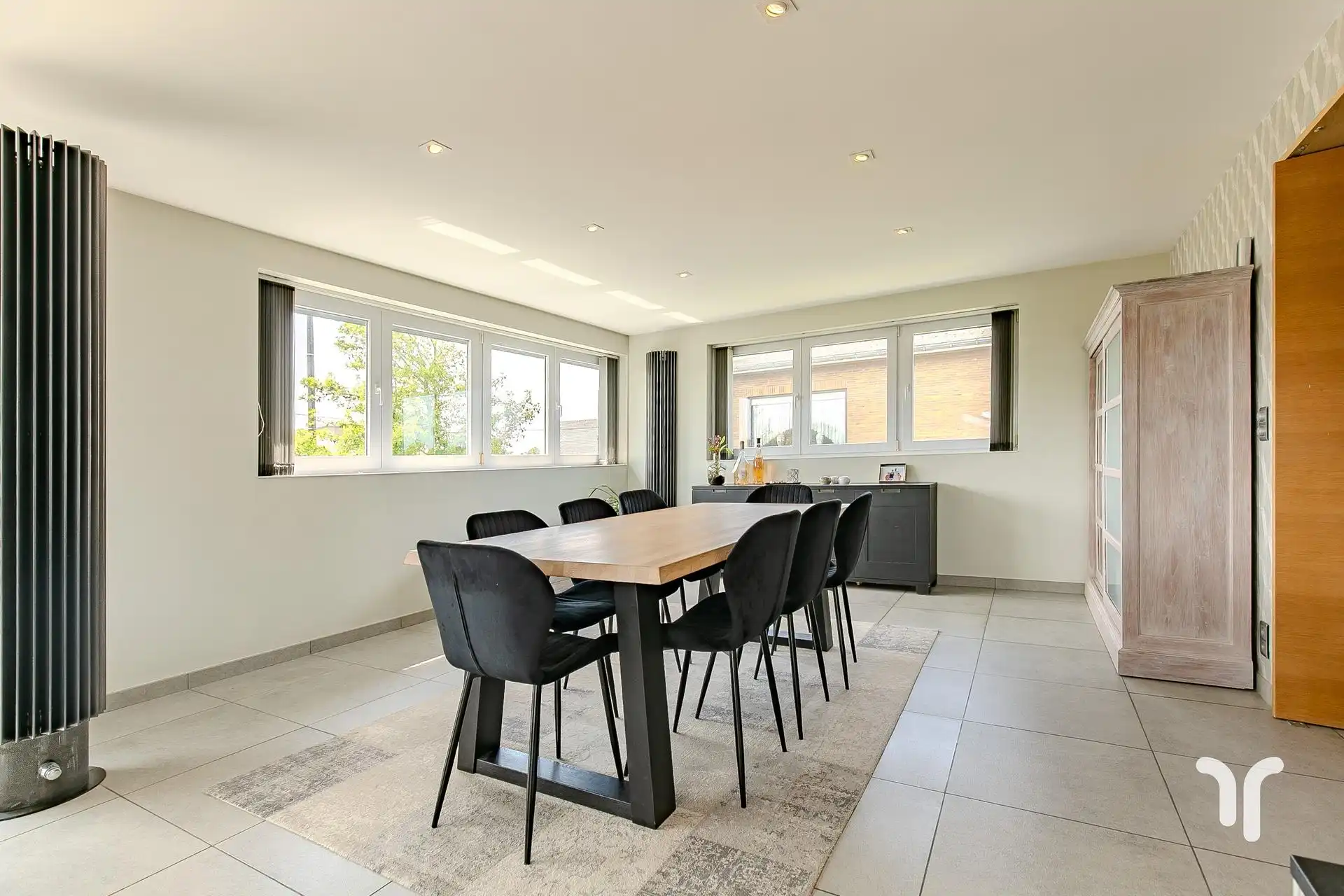 Instapklare, open bebouwing met 4 slaapkamers en prachtig open uitzicht, gelegen op een invalsweg. foto 6