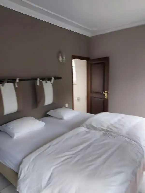 Prachtige woning met 7 slaapkamers en 5 badkamers! foto 17