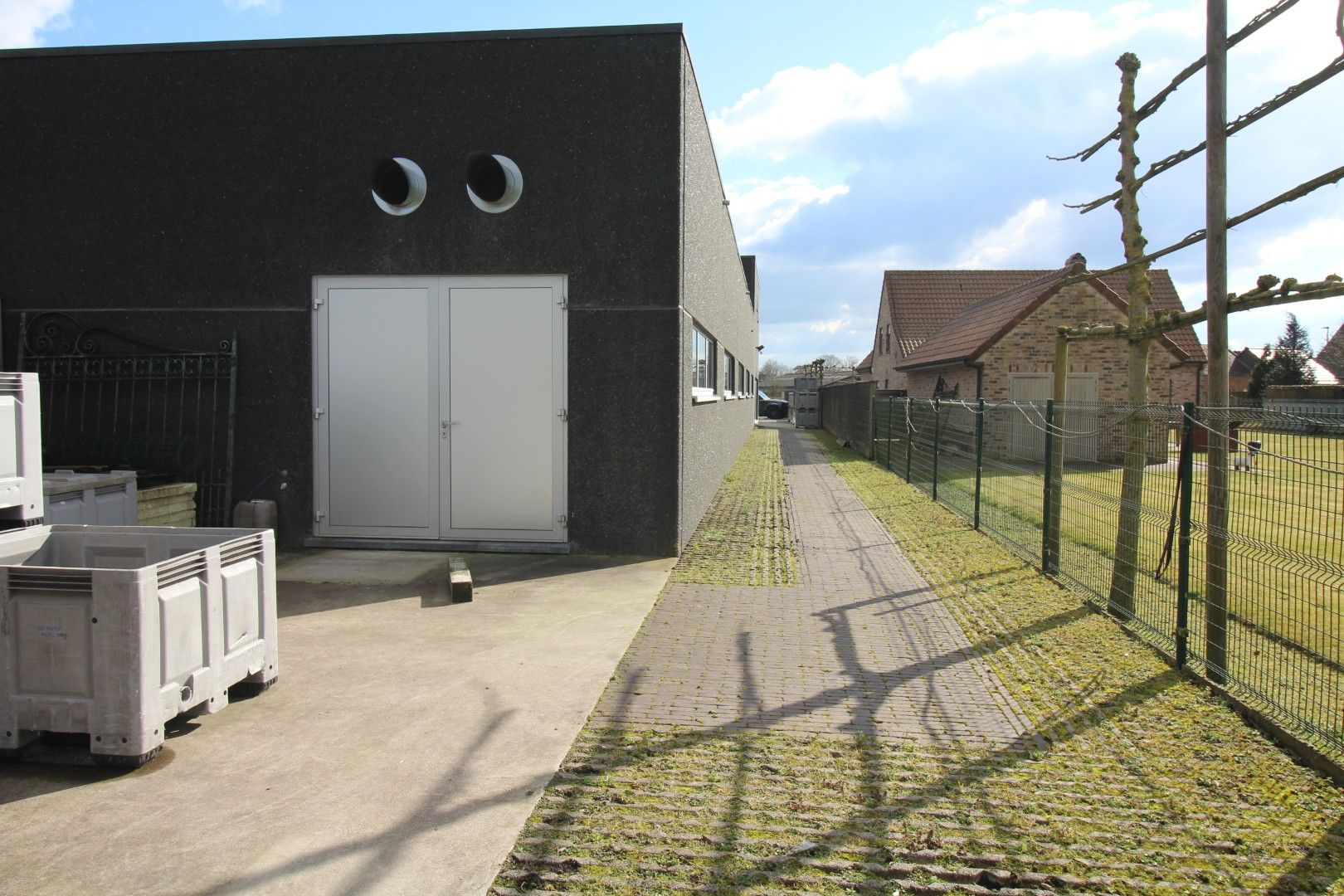 Modern bedrijfsgebouw van 540m² voor atelier- of opslagruimte op een perceel van 1.845m² foto 6