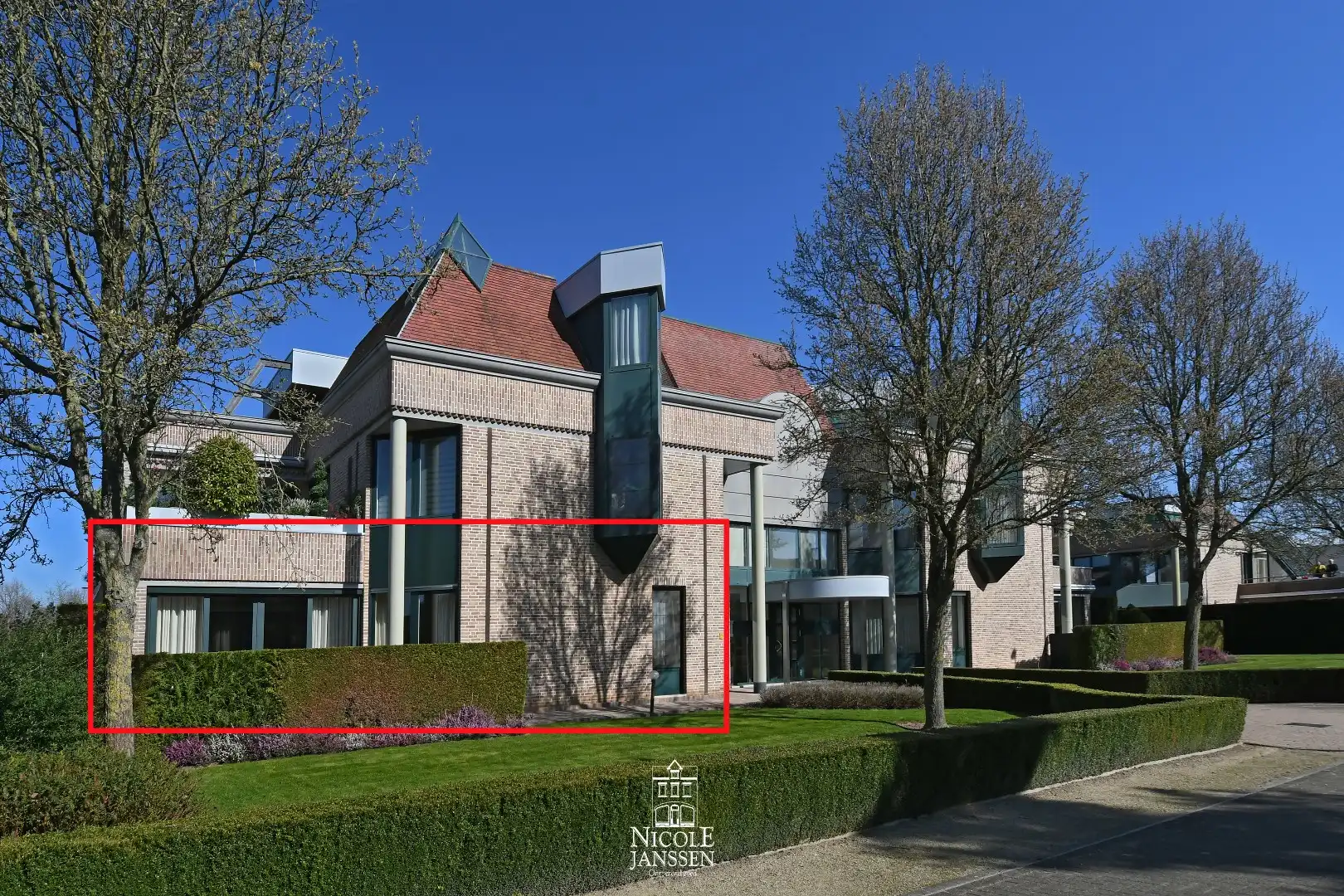 Prachtig gelijkvloers appartement  foto {{pictureIndex}}