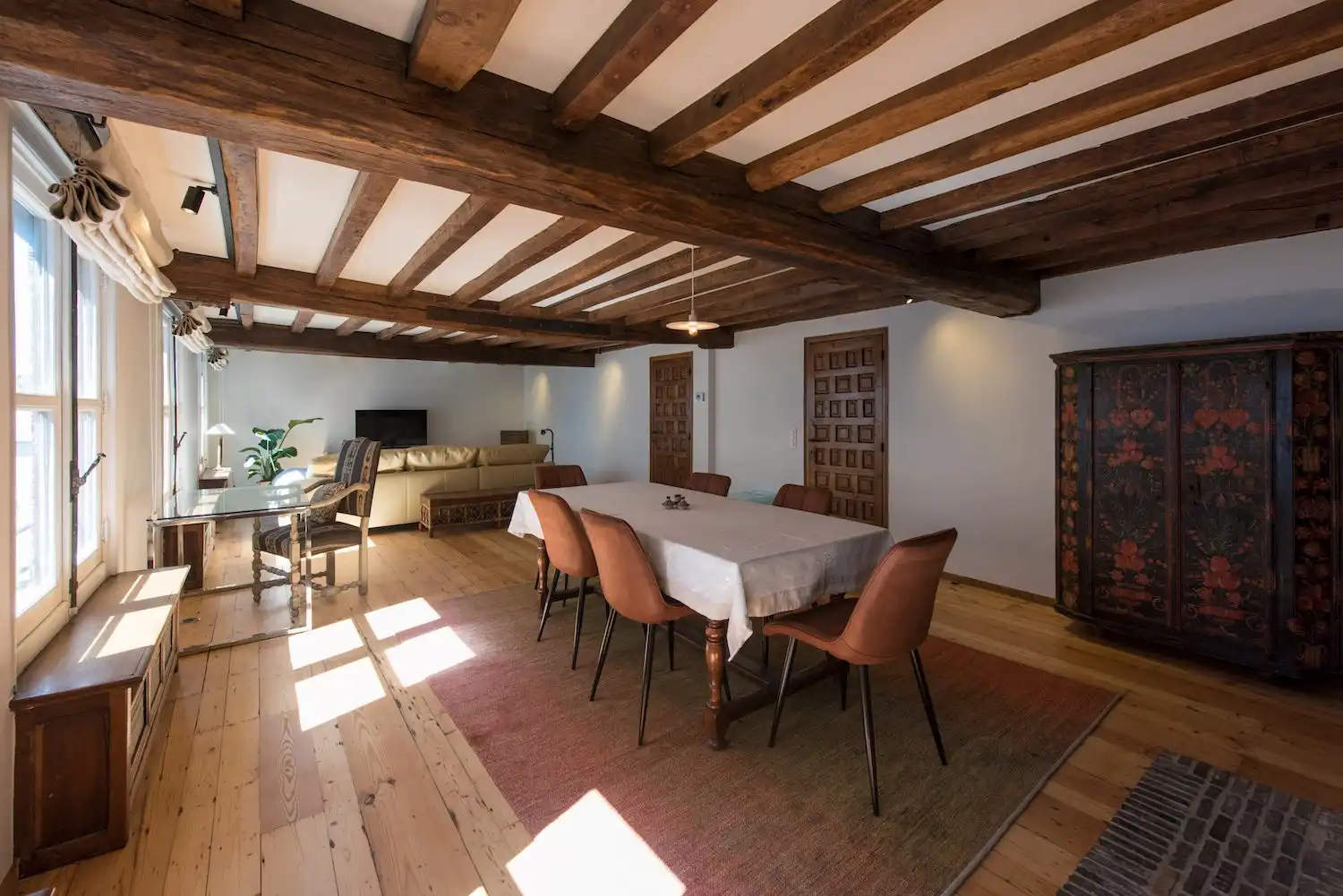 2-slaapkamerappartement met uniek zicht op de Kathedraal – historisch centrum Antwerpen foto {{pictureIndex}}